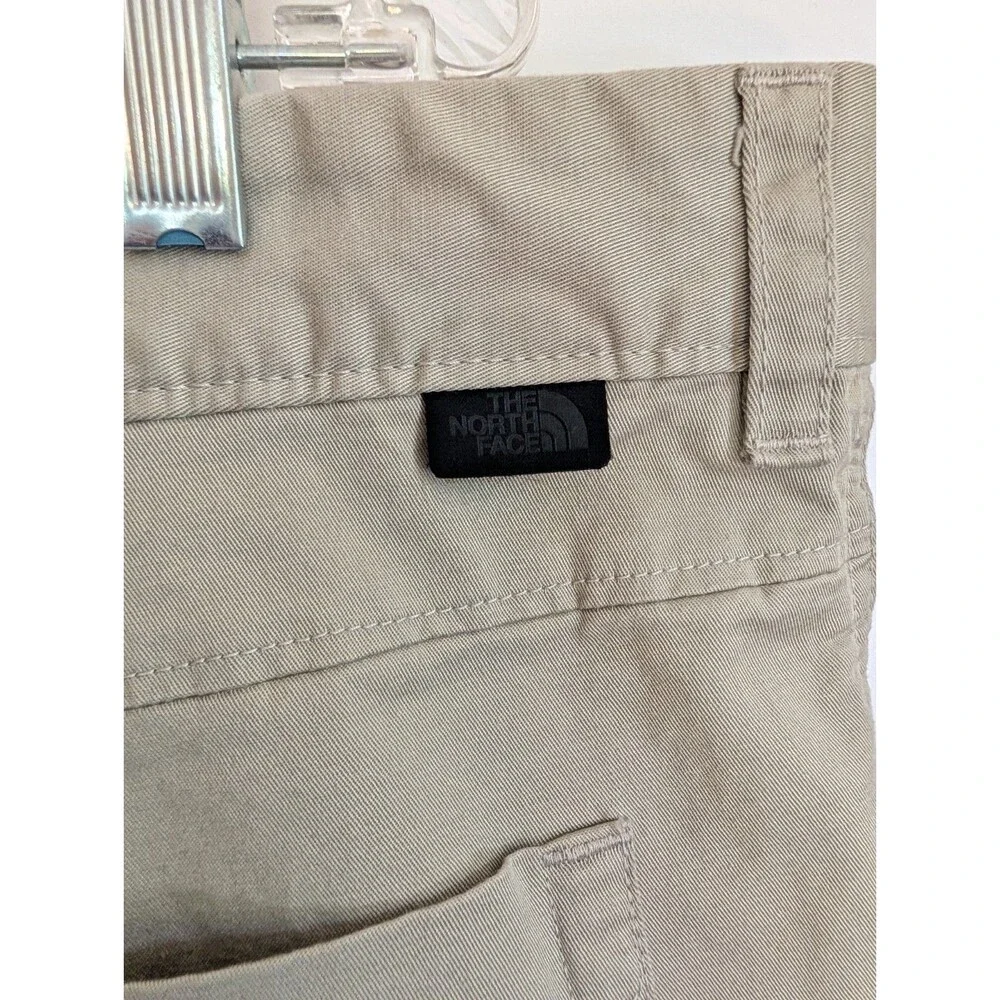The North Face Khaki Shorts Men's 40 Tan Flat Front Gorpcore Hiking Outdoor Logo